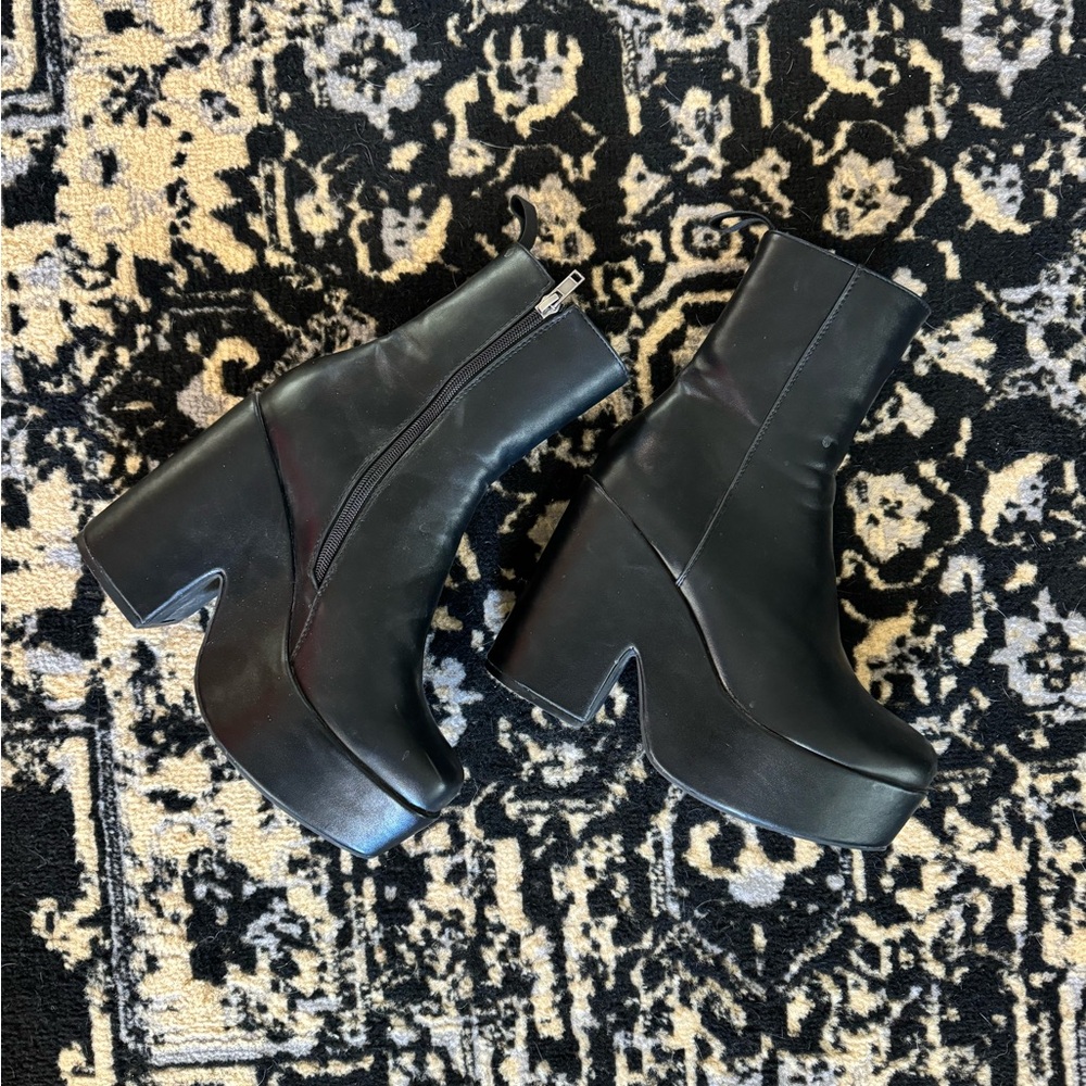 Lamoda On A Regular Platform Boots